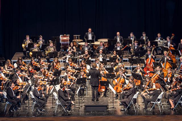 Caixa Ontinyent dona un nou impuls a l'orquestra simfònica