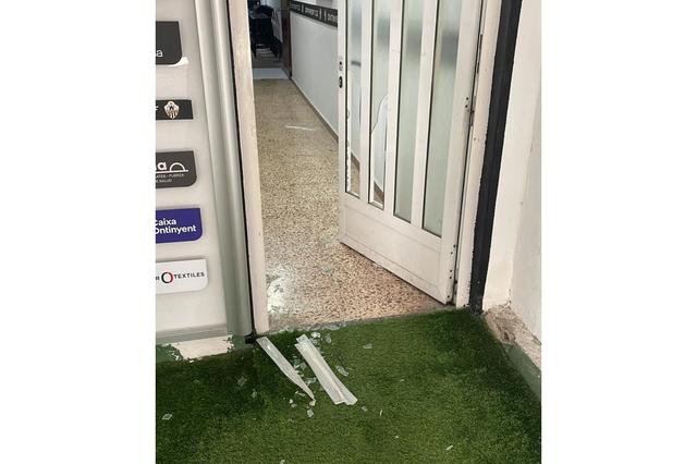 Roban en las oficinas del estadio El Clariano