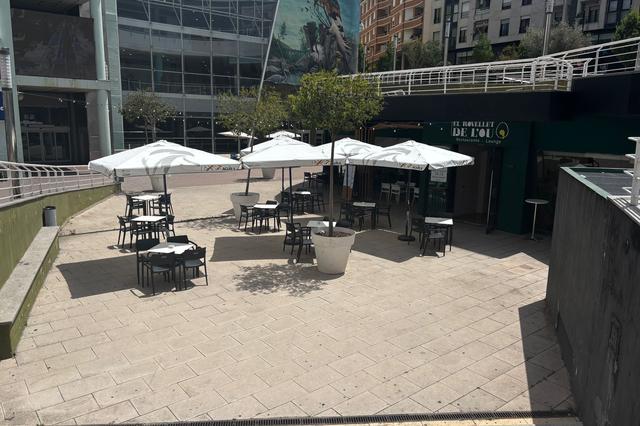 Furten en el restaurant "El Rovellet de l'Ou" del centre comercial El Teler