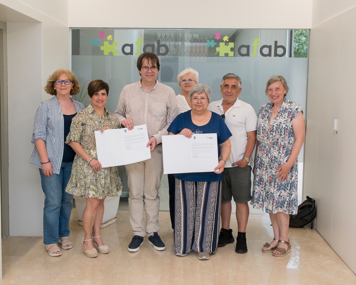 Firma del convenio para instalar placas fotovoltaicas