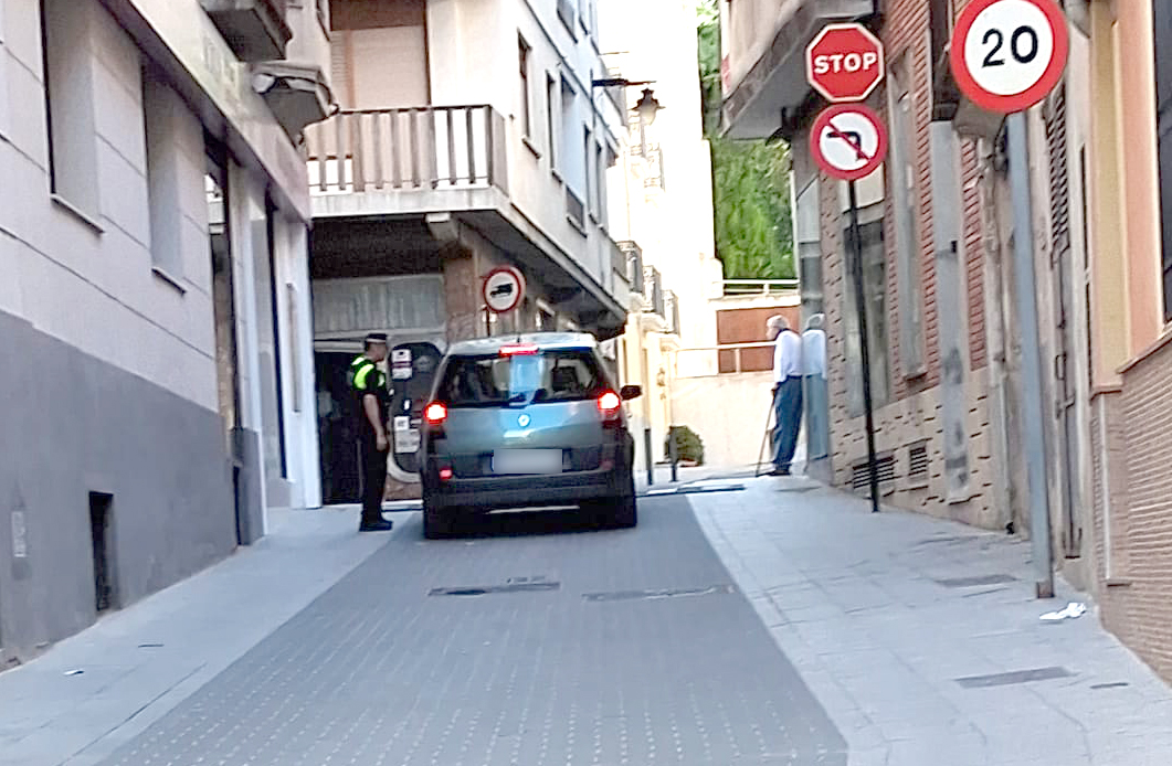 Agent de la Policia Local en tasques informatives