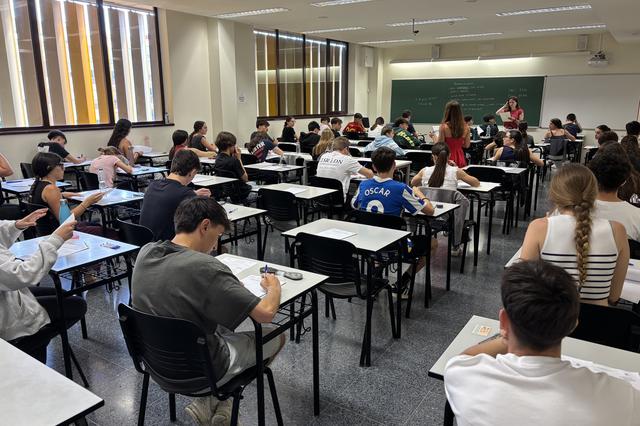 Casi 400 alumnos se examinan del Selectivo en Ontinyent