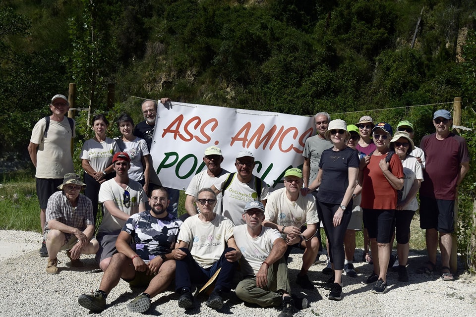Voluntarios en el Pou Clar