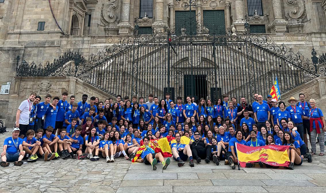 El grupo, a su llegada a Santiago