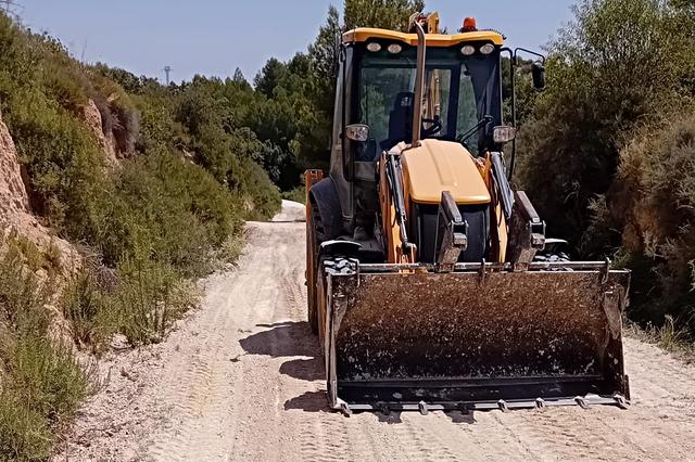 Ontinyent intensifica las actuaciones de mantenimiento de los caminos rurales 