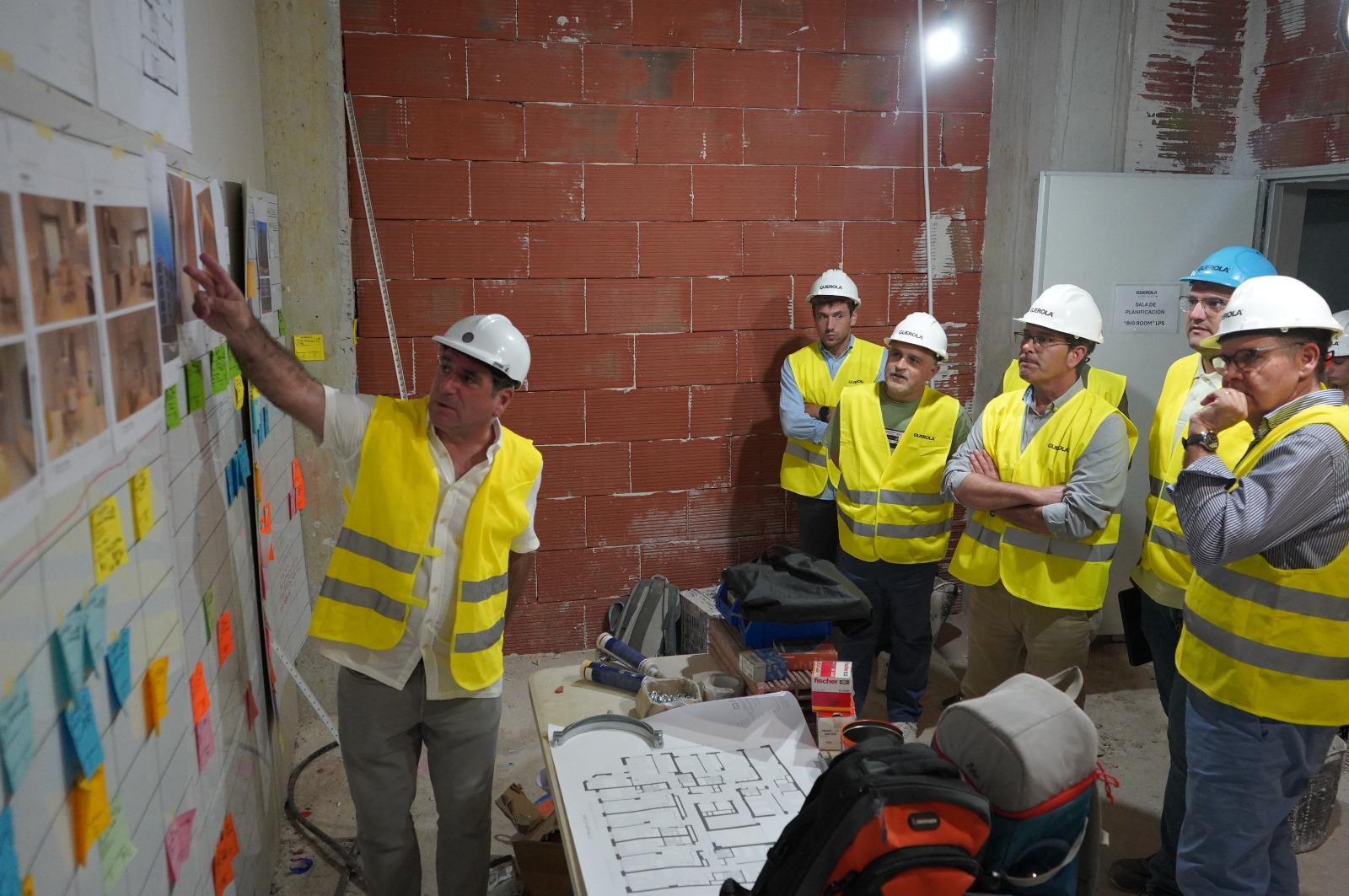 Visita a l'obra de l'edifici Chaflán, a Ontinyent