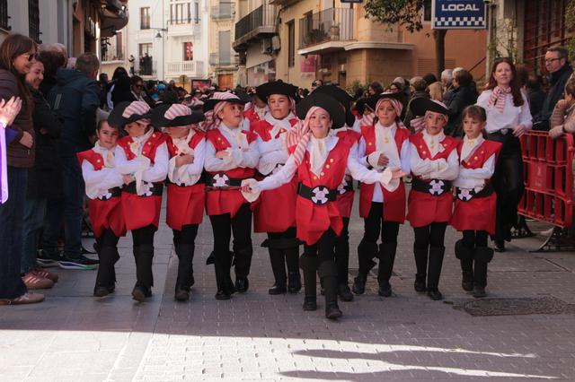 Ontinyent saborea el Mig Any con un gran desfile infantil