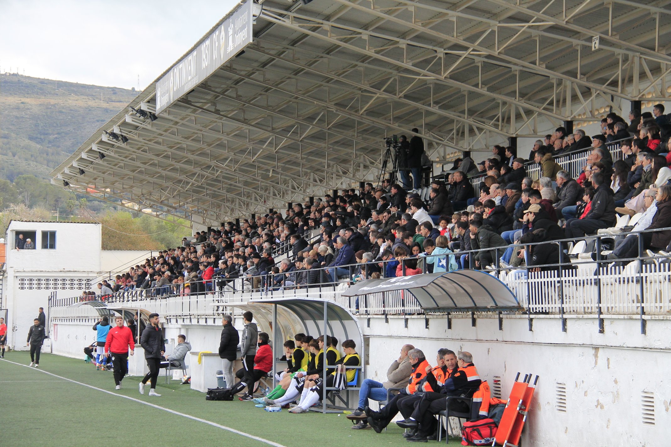 Tribuna de l'estadi municipal El Clariano