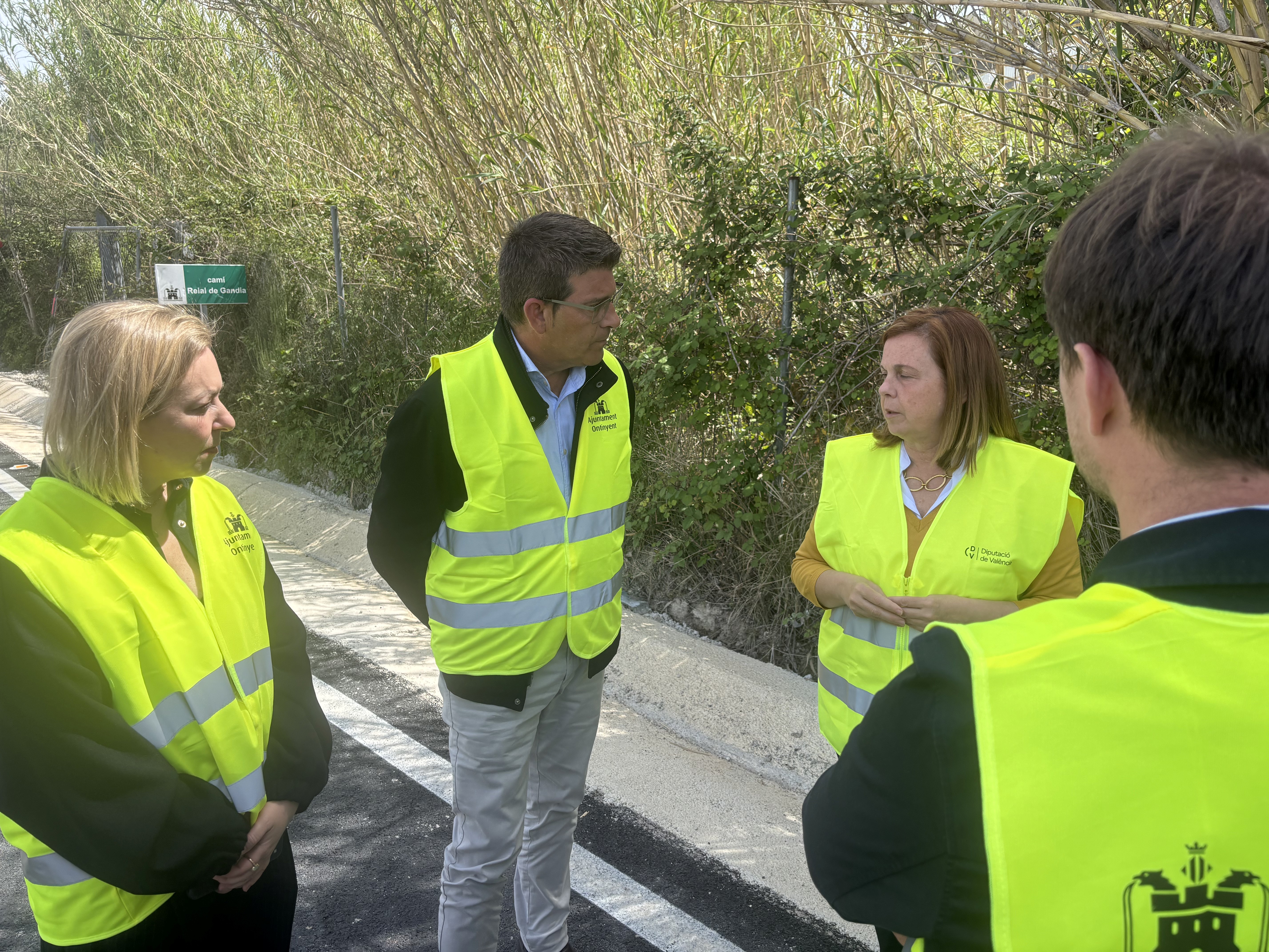 Imatge: Natàlia Enguix, Jorge Rodríguez i Reme Mazzolari al camí Reial de Gandia