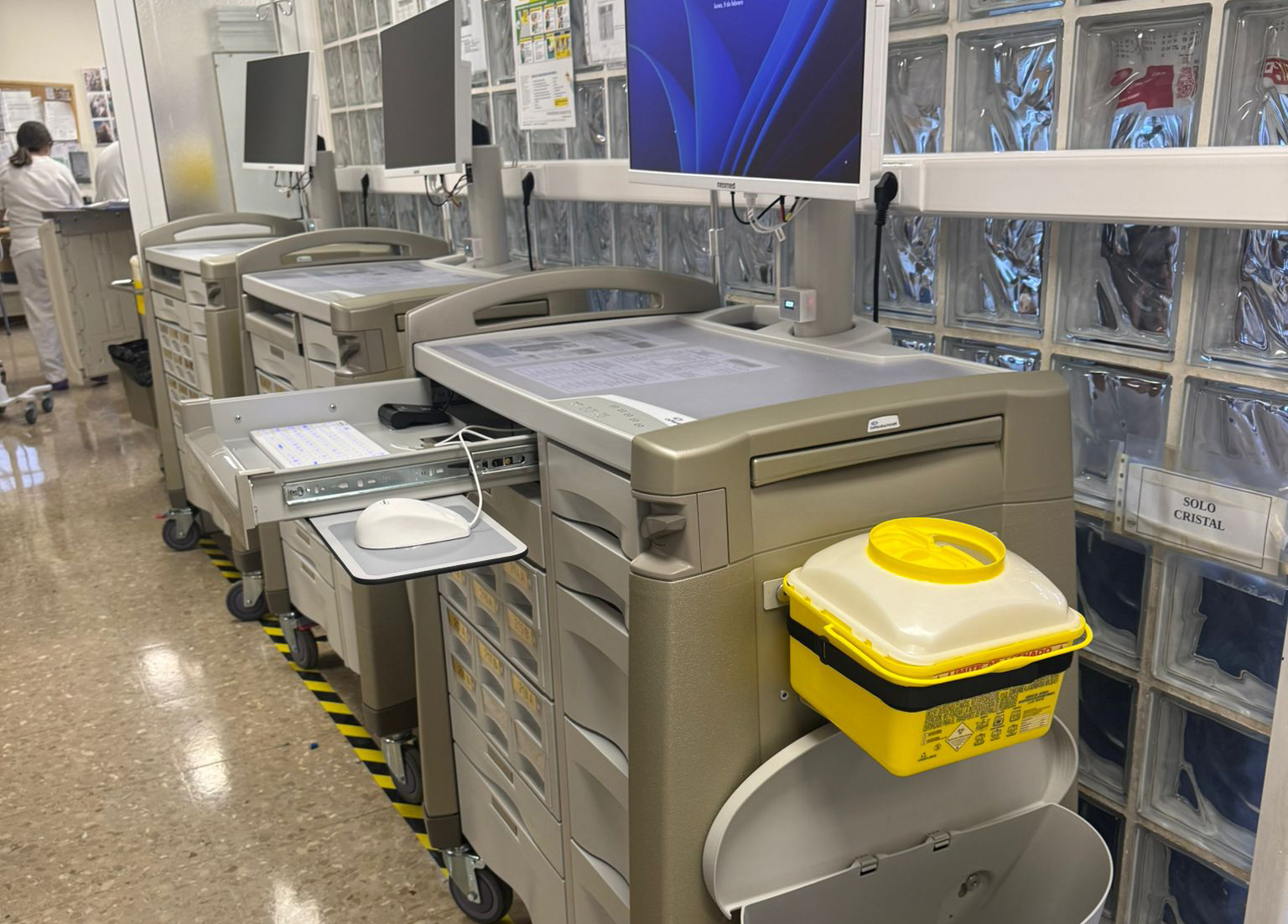 Nous carros per adminsitrar la medicació