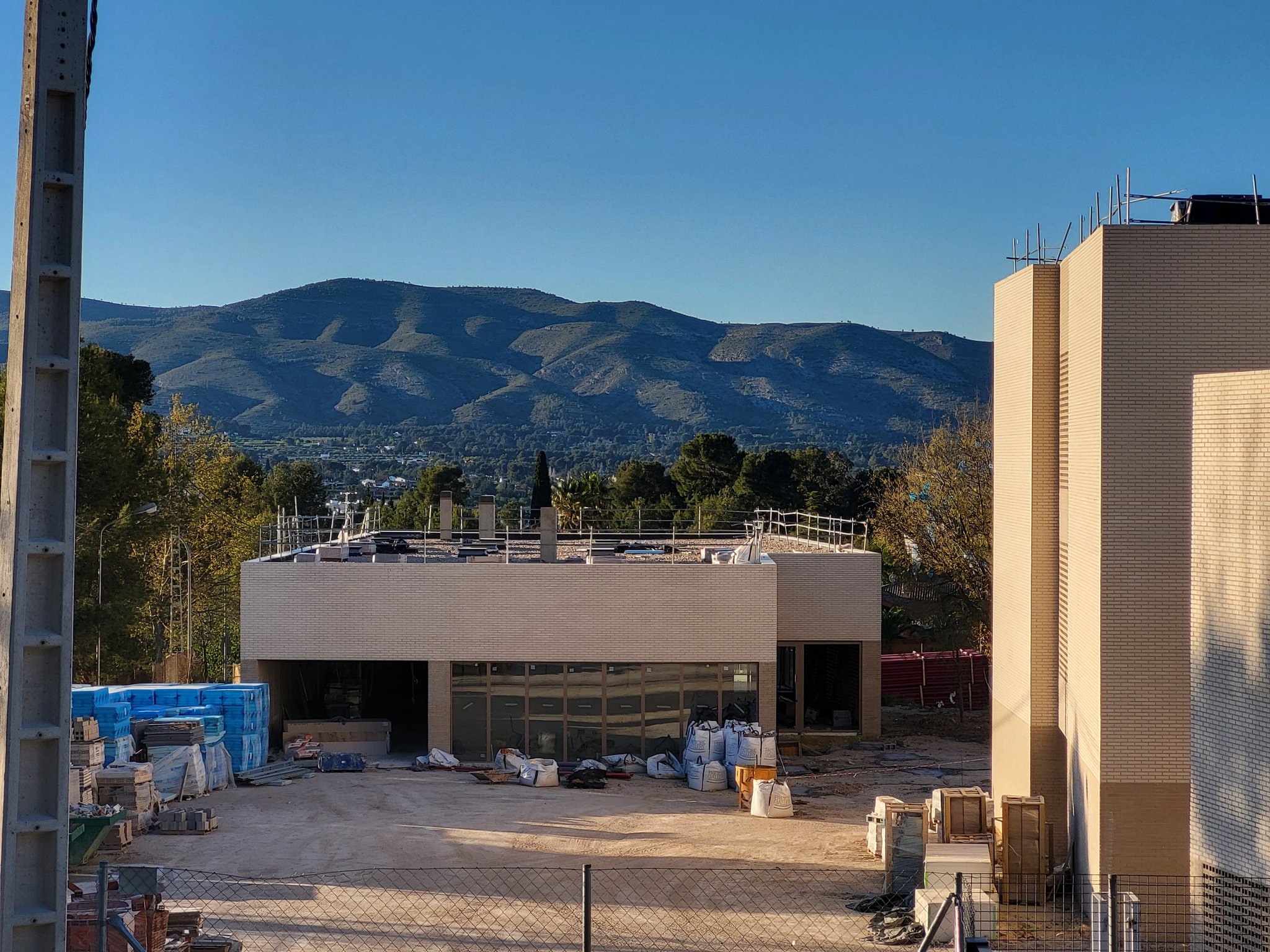 Recta final de les obres del nou IES l'Estació