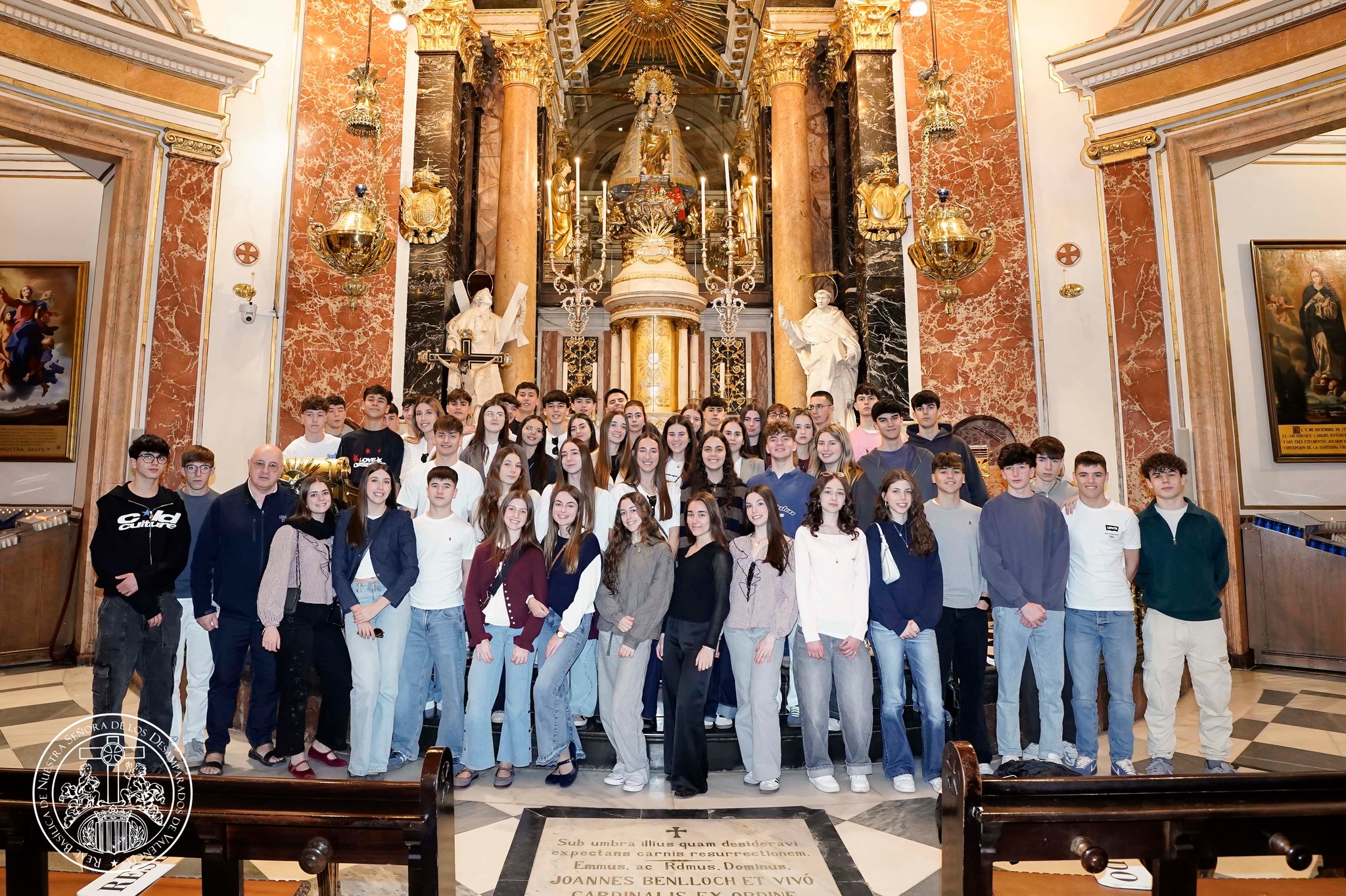 Foto: Imagen de grupo en la Basílica de la Virgen de los Desamparados 